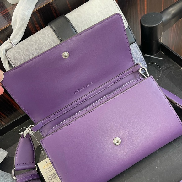 MICHAEL KORS Jet Set Large Ombré Signature Logo Crossbody Bag
Dark Purple
NWT - Picture 6 of 16